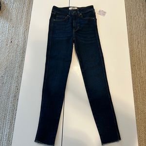 BRAND NEW - Free People Dark Wash Skinny Jeans
